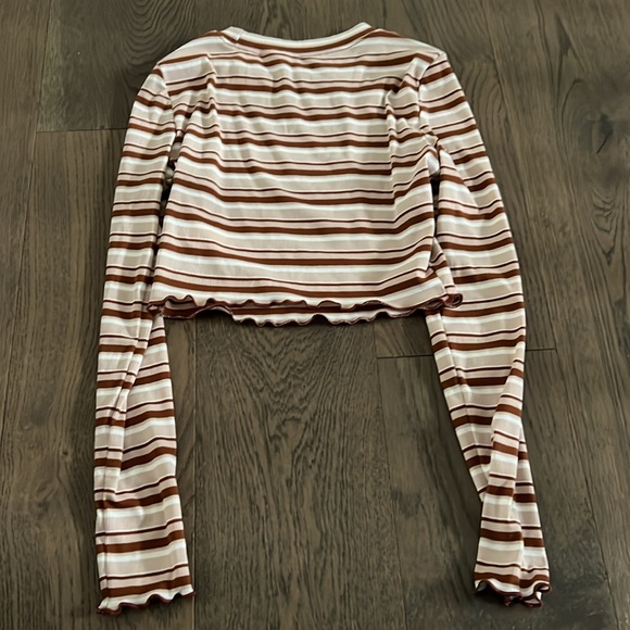 Shein cropped long sleeve - Picture 5 of 5